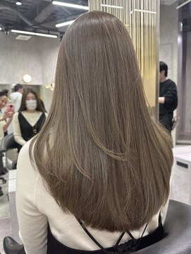 シティ(CITY) ツヤ髪グレージュ×ロングレイヤーカット【CHICA】