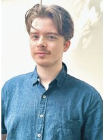 ジジバイワースホワイル(jiji by WORTH WHILE)&nbsp;リバースセンターパート刈り上げセンターパートサーフカール