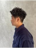 刈り上げセンターパートフェザーパーマツーブロックメンズカット