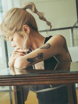 バーノン(VERNON)&nbsp;TWIST　PONY　ARRANGEwearingTAN【VERNON】058-262-3611