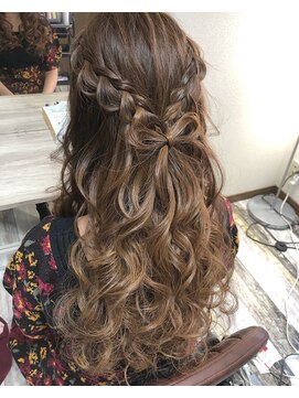 ヘアーメイクサロン リュクス(Hair make salon LUXE) サイド編み込みリボンスタイル