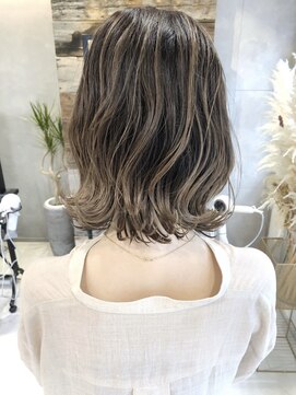 トルネード(TORNADO) 外国人風ウェービーパーマボブ ハイライトバレイヤージュ