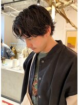 ルーム(Loom.)&nbsp;センターパートメンズパーマ刈り上げスタイル
