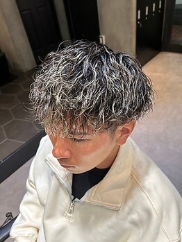 ラグシス ザ バックルーム(LUXIS THE BACK ROOM)の写真/《メンズサロン専門店》カット+眉カット¥3900~/カット+パーマ¥9900~メンズに特化したstylistにお任せ!!