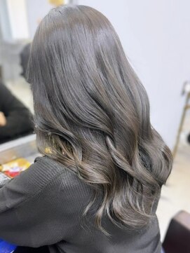 オズ 安積店(OZ) ダブルカラー外ハネボブインナーカラーハイライトケアブリーチ