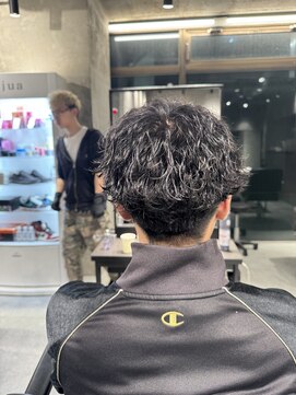 ラウンドマッシュ×波巻きスパイラルパーマ