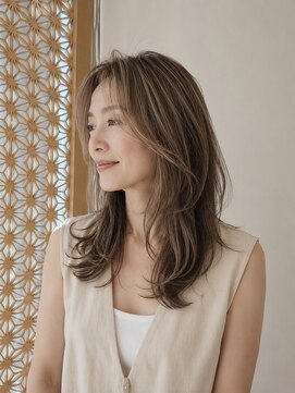 オアシスアヴェダ ザ・ペニンシュラ東京(OASIS AVEDA) 50代白髪ぼかしハイライト透明感カラー大人の抜け感レイヤー