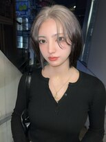 ヴィヴィッド オモテサンドウ(ViViD omotesando)&nbsp;ブリーチカラー ハイレイヤー 顔周りレイヤー ベージュ 美髪