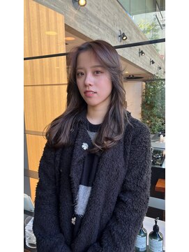 アメリ バイ アピッシュ(Amelie by apish) ミディアムヘア×オリーブベージュ