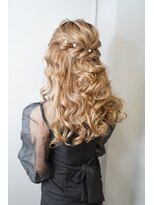 ドッツ(Dots.)&nbsp;『Dots.』お呼ばれハーフアップスタイル