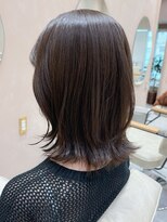 ガーデンヨコハマエスト(GARDEN YOKOHAMA est)&nbsp;レイヤーカット　ミディアム　オリーブベージュ　ウェットヘア