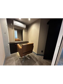 周りを気にせずゆっくりと寛げる空間。半個室空間で癒しのサロンタイムをお過ごしください…♪