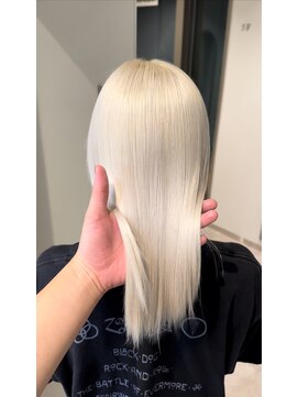 モニカ 原宿店(MONIQA) ホワイト