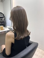 ブリーチ1回～グレージュカラー ミディアム くびれレイヤー