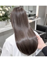 自然な艶と柔らかさを叶える【美髪矯正】で乾かすだけでまとまる憧れのストレートヘアへ