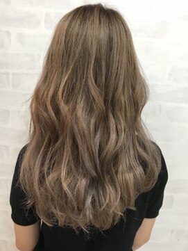 クアトロ グランシュ 川崎店(QUATRO × GranCieux) ダブルカラー×ミルクティベージュ