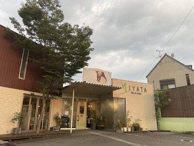 駐車場10台可ですのでお気軽にお越しください☆