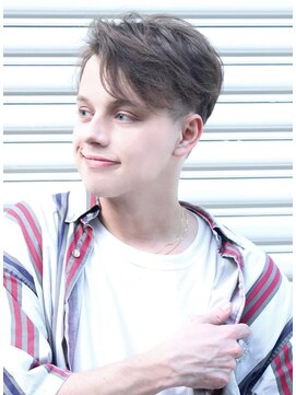 ジジバイワースホワイル(jiji by WORTH WHILE) ブルックリン・ベッカム ナチュラルパーマツーブロックショート