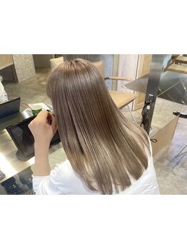 ブリーチ施術には、ダメージを最小限に抑える《保湿ケアブリーチ》が最適＊人気のTOKIOトリートメントも◎