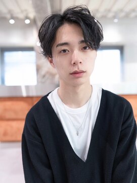 イオ 本厚木(io) 波巻きスパイラルパーマセンターパートアッシュブラック