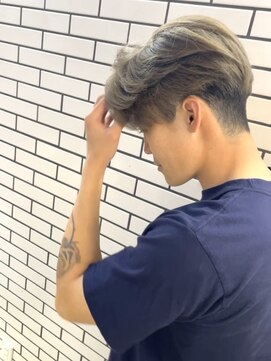 ラフ バイ マグ 南松本(R.A.F. by Mag) センターパートハンサムショートツーブロックバレイヤージュ