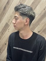 グラット(grAt)&nbsp;【森】渋めハイライト×刈り上げカーリーパーマ