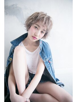 カムジーヘッド(COMEGHEAD) ショート×プラチナグレイジュ【熊本/南区/平成/平成駅】