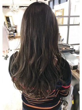 アンティガ(ANTIGA) あえて控えめにしたハイライトがオシャレ★外国人風グレージュ