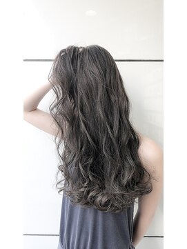 シュプバイトゥーミー(sup.by tomee) プラチナブルー【担当 末吉】