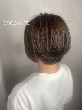 ラトリエ ブロカント 立川北口店(L'atelier BROCANTE) ナチュラル ショート 透明感 ひし型 アッシュベージュ 小顔