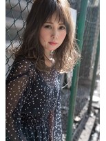 ゴート(GOAT)&nbsp;くびレイヤーデザインカラーグレージュ大人ガーリーカール小顔