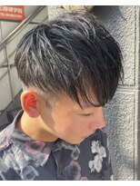 フリーク バーバーショップ 都島店(FREAK BARBER SHOP)&nbsp;前下がり黒髪ツーブロックマッシュ