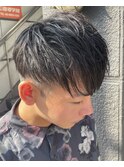 前下がり黒髪ツーブロックマッシュ