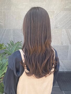 メゾン アヴァロ(Maison Avallo) 艶髪ロングのクレイベージュカラー