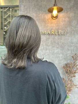 マーレ(MARLE./) グレージュミディアムウルフ
