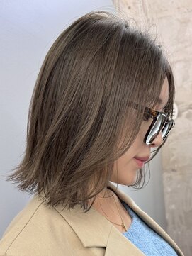 ソワネ 表参道(soigne) 表参道白髪ぼかしハイライトミディアムボブアッシュグレー50代