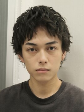 フィフス(fifth) 緩めツイストスパイラルパーマウルフセンターパート七三分け長め
