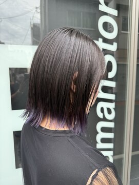 イー(E) 裾カラー×ブリーチ×切りっぱなしボブ