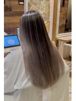 ラグーン(LAGOON)&nbsp;バレイヤージュグレージュハイライトダブルカラーケアブリーチ