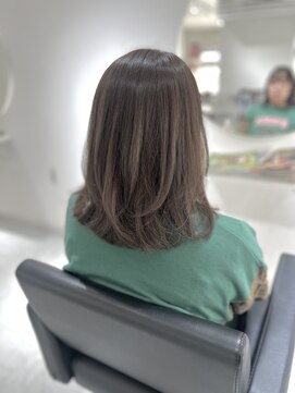 ミルメルシー(Mille mercis) ハッシュカット／コテマキアレンジ／透明感カラー