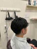 レーヴ(REVE)&nbsp;大人メンズの刈り上げパーマスタイル