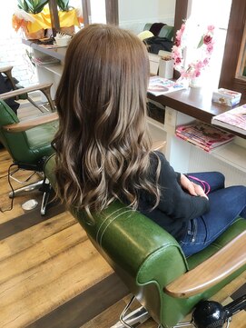 ヘアデザインメリー(hair design Merry) イルミナカラーで赤味を抑えつつ明るさをキープさせるブルージュ