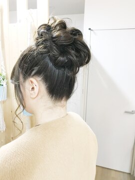 ロカット サロン(Roquat Salon) ロングカジュアルお団子アレンジ【ヘアアレンジ　立川/立川南】
