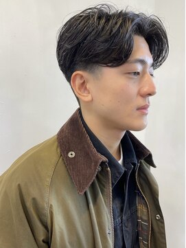 レーヴス(REVES) 【人気NO,1】前下がりセンターパート ツーブロ刈り上げ