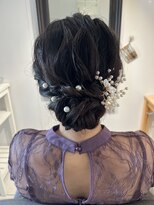 アップスタイル　シニヨン　お呼ばれヘア
