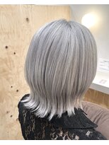 ワンバイワン(One×One)&nbsp;【花菜】レイヤースタイル×ホワイトシルバー