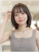20代30代大人かわいい斜めバンググレージュカラー小顔前髪ボブ