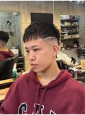 1547黒髪刈り上げツーブロックフェードカットバーバースタイル