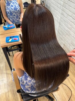 バズ ビー 自由が丘店(BUZZ bee)の写真/ダメージレスな施術で美しい艶と滑らかな質感を実現。理想のストレートヘアへ＊【自由が丘駅徒歩4分】