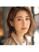 ブルーブラック　切りっぱなしボブ　ハリウッドトリートメント